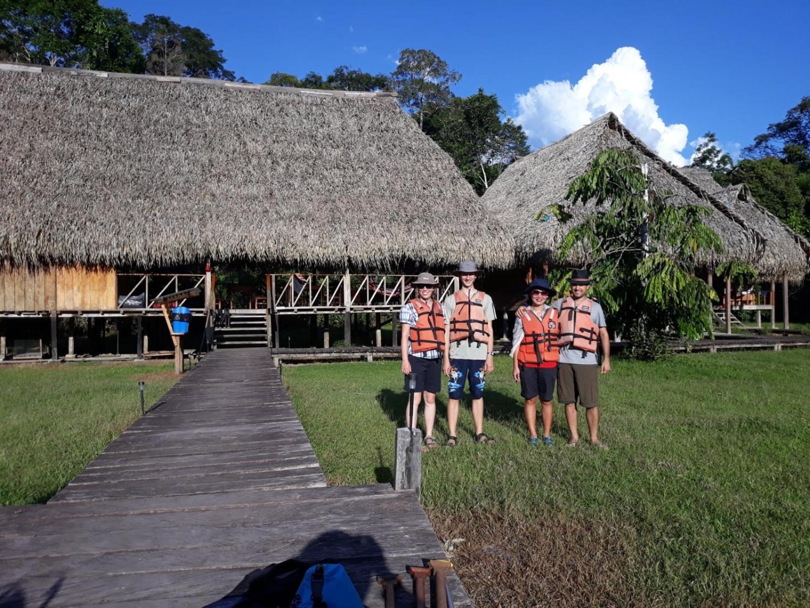 Aguas Negras River Lodge Puerto Montufar Exterior photo